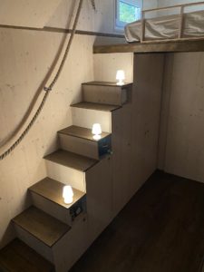Treppe innen beleuchtet
